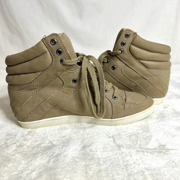Aldo Women's Tan High Top Sneakers Size 8 (38 EUR) Faux Leather Street Style - Picture 1 of 6